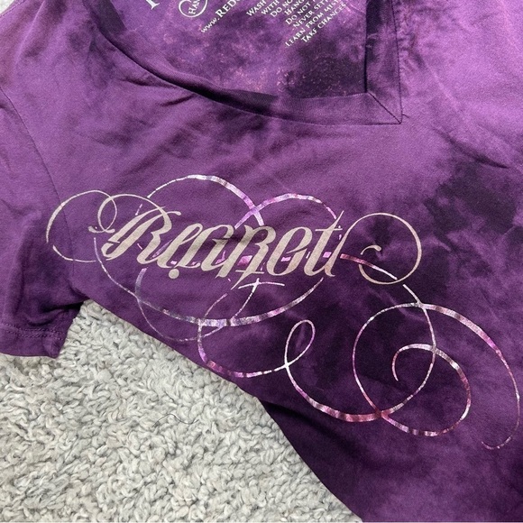 Redchapter Shirt Womens Medium Purple Vneck Peacock Regret Script Love Rock Roll - Picture 3 of 5
